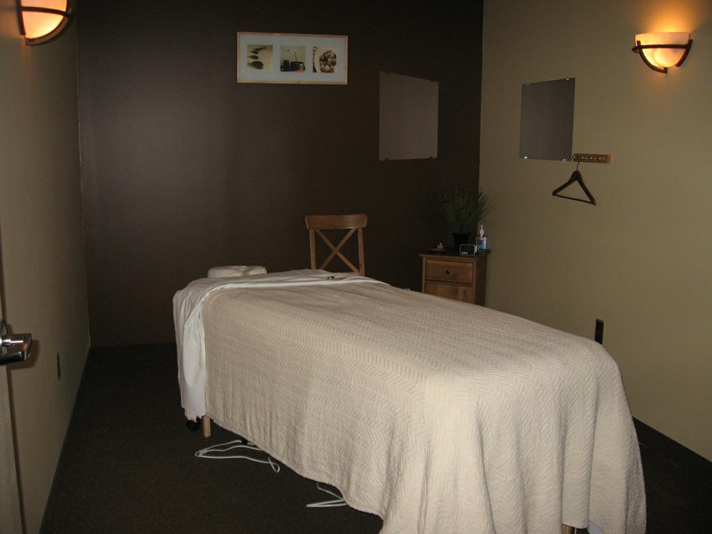 Elements Therapeutic Massage Novi MI 48374 2483488770 Day Spas